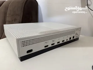  3 اكس بوكس ون إس  و كنترولر و سيدي و شاشه