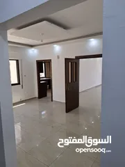  3 شقة للبيع في الجبيهة 140 متر طابق ثاني بناء 2017، صالة وصالون، 3 غرف نوم، حمامين، مطبخ راكب وبرندة