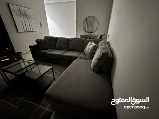  2 كنبة مريحه من اشلي   وسرير قابل للتمدد كامل من ايكيا  وكرسي استرخاء من ابيات   للبيع.. للجادين فقط