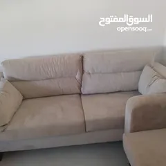  1 طقم جلوس وطاوله صغيره من ايكيا مع  4 كراسي للبيع