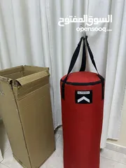  3 Boxing bag in very good condition never used/كيس ملاكمة بحالة جيدة جدا، لم يتم الاستعمال أبدا