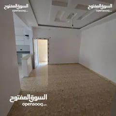  3 شقة للايجار في مشروع الهضبة شارع الخلاطات بالقرب من مسجد دار الهجرة