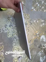  3 ipad12.9بحالة ممتازة للبيع معه شاحنه الأصلي و الكرتون