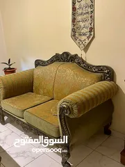  2 غرفة ضيوف مع طاولات