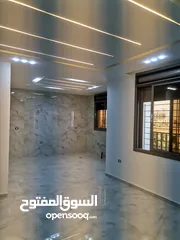  19 شقة ثاني فني  170م للبيع على شارع البترا شرق اربد مول قراند مقابل بيت البن البرازيلي