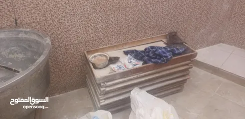  5 عدة مخبز للبيع صينيه دوارة عجانه حلبي وفروش وطاوله وصاج