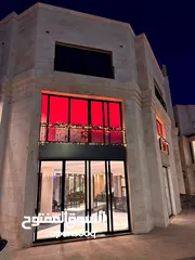  8 محلات تجارية للإيجار داخل مجمع تجاري في عبدون - خلف السفارة السعودية