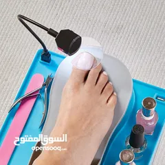  8 طاولة رفع القدم لوضع المناكير وتقليم الاظافر براحه اكثر مع مروحه تجفيف فوري و اضاءة تنشيف وعدسه مكبر