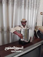 2 عازف الأكورديون