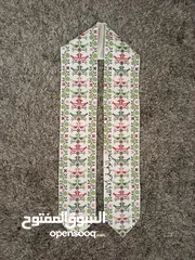  14 كاب مطرز ،طواقي مطرزه ،طواقي تخرج مطرزه ،وشاحات مطرزه ،تيشرتات مطرزه ،هودي مطرزه