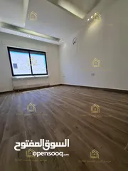  17 شقة جديدة - لم تسكن - خلدا - 4نوم 2ماستر - 240م - بلكونتين بإطلالــــه مميزة - قرب الخدمات العامة