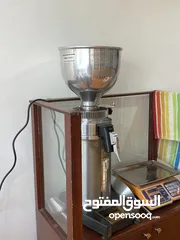  1 مطحنة  قهوة صناعة سورية بحالة ممتازة جدا جدا للبيع