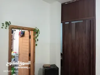  1 شقه موقع مميز وتجاري  للبيع في الهاشمي الشمالي