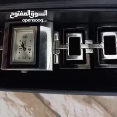  1 ثلاث ساعات نسائية  للبيع