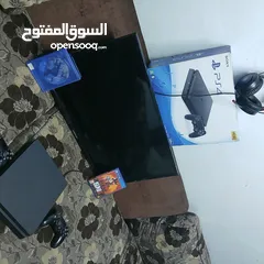  1 بلايستيشن 4 مع العاب غير الي فيه صورة و شاشة و سماعة