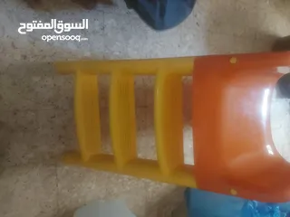  8 سحسيلة اطفال وكارسيت ومقعد طعام بحالة جيدة جدا بسعر مغري
