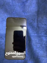  3 iPhone xs max 256G اللون الذهبي لايوجد اي كسر او خدوش التلفون لم يتغير له شاشه او بطاريه