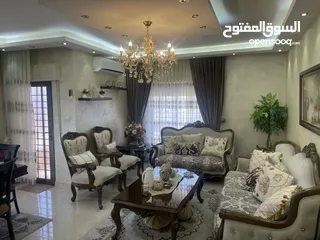  1 شقة للبيع موقع مميز جدا