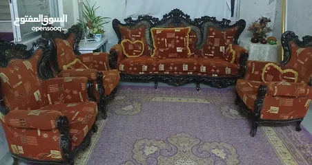  2 طقم كنب 7 مقاعد. مستعمل....بحالة متوسطة...