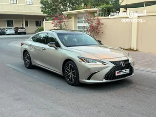  2 Lexus ES-350