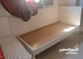  1 2 سرير مفرد
