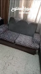  3 طقم كنب بحالة جيدة جدا خشب نظيف وثقيل مش زي التجاري ،معه هدية طاولة ضيافة خشب زان وجه زجاج خمس قطع