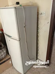  2 ثلاجه نوع شارب شبه جديده بحاجه لتعبئه غاز فقط