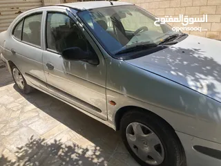  7 سيارة رينو ميجان م2001 للبيع