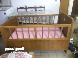  1 سرير طفل