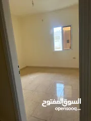  3 شقه فارغه للايجار شارع الجامعه الاجره شهريه 240