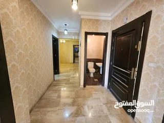  3 شقة مع روف منفصل فارغة للبيع في حي الصحابة - ref : 14580