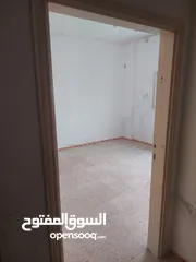  1 شقة (لقطة)للبيع 65 متر بسعر البلاش (أوتوستراد عمان الزرقاء) تصلح للاستثمار والسكن ومن المالك مباشرة