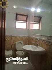  2 شقة أرضية مميزة للبيع في الرابية  - قرب كامبردج 190م مع حديقة وترسات بسعر مغري