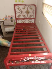  1 تخت حديد مجوز وبتحول تختين مفرد زي ما هو بالصور