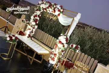  28 تنسيقات وثيمات ورد فاخر للحفلات
