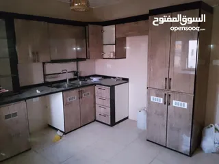  8 شقه للايجار