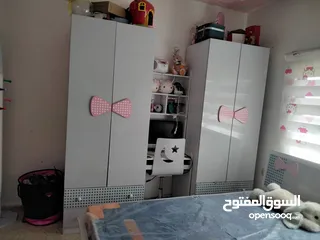  6 غرفتين نوم مستعمله وحده شبابي ووحده بناتي مع فرشاتهن استعمال خفيف جدا خشب لمنات