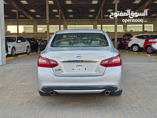  4 Nissan Altima SV 2018 Gcc in excellent condition for sale