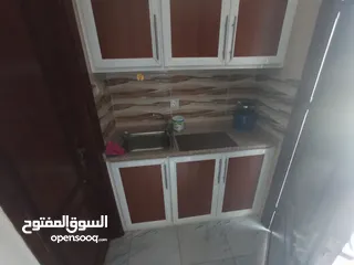  2 رووف للايجار في منطقة الثالثة مقابل مستشفى العقبة الحديث