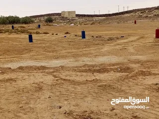  11 فرصه ذهبية على قطع أراضي استثمارية؛في محافظة المفرق في قرية الحميدية. بمساحات 750 م و 1000 م دونم