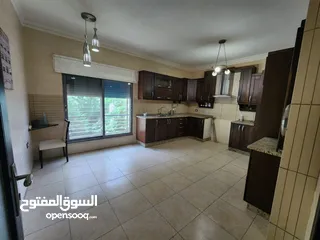  8 شقة فارغة للبيع في حي الصحابة - ref : 14577
