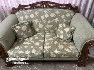  3 طقم كنب ضيوف مقاعد عدد 9 بحاله ممتازه مع طقم طاولات