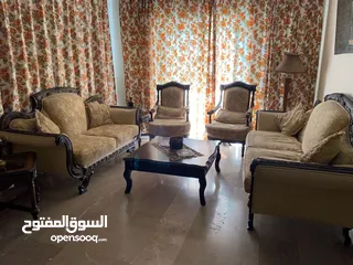  1 للبيع: طقمين كنب فاخرين بحالة ممتازة