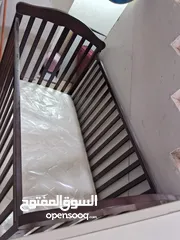  3 للبيع  سرير  اطفال مع مترس مستعمل قليل  baby bed with mattrres like new up to5 years you can baby us