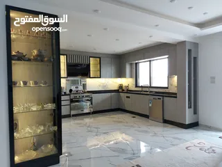  10 للبيع: شقة فاخرة حديثة بإطلالة خلابة في منطقة حي الغابة مساحة 185م2