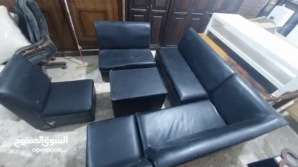  3 طقم كنب جلد 8 مقاعد  مع طاوله جلد صلاه النبي  السعر 80 دينار فقط