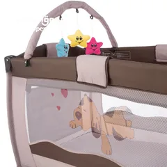  3 سرير السفر القابل للطي مع طاولة تغيير الحفاضات – الأمان والراحة في كل رحلة مع Island Toys