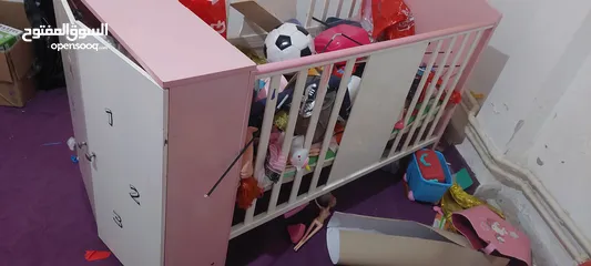  3 تخت اطفال مستعمل مع خزانه