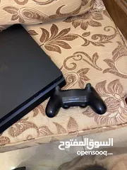  3 بلايستيشن فور4 مستعمل بحالة الجديد استعمال خفيف مع ايد اصليه واسلاك اصلية وكرتونه