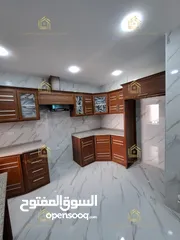  8 شقة مجددة - الصويفية - 3نوم - 195م